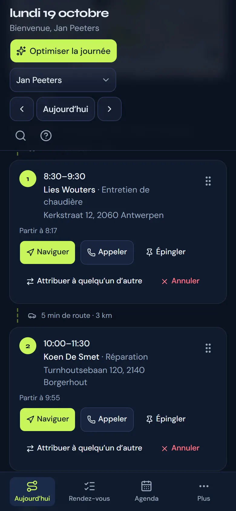 Aujourd’hui sur un téléphone : chaque arrêt avec son heure, « Partir à » et les boutons pour naviguer et appeler.